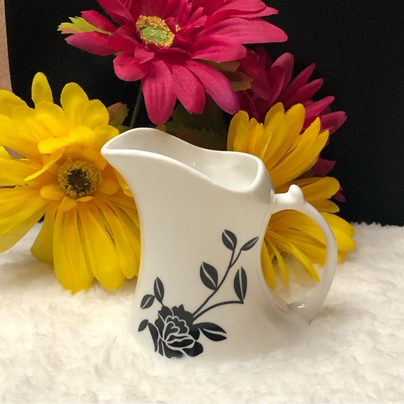 Vintage Black & White Flower Design Creamer & Sugar Bowl - Picture 11 of 12